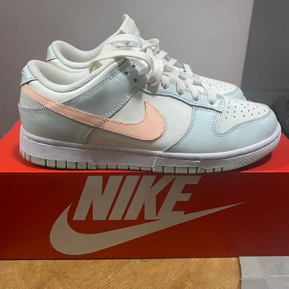 Nike dunk low barely green 8W 6,5GS - Picture 2 of 5